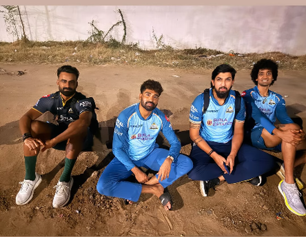 Gujarat titans Team Bus After Mid-Road Breakdown